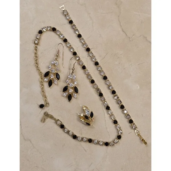 Vintage Trifari Rhinestone Jewelry Set, Choker, Earrings, Bracelet - Signed - Picture 5 of 11